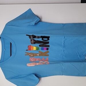 Be Kind sign language t-shirt.